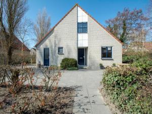 Holiday Home by Beach in Ooghduyne