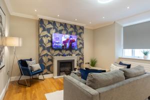 London luxury 3BD 3BTH Knightsbridge, Chelsea Lower Ground Floor Flat