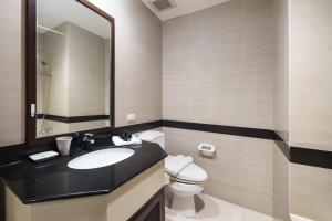 Verdant Vista King Suite near BTS with Modern Amenities