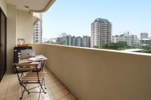Verdant Vista King Suite near BTS with Modern Amenities