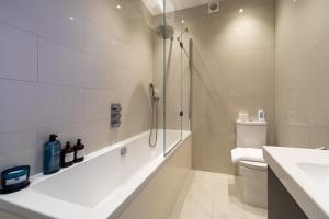 London luxury 3BD 3BTH Knightsbridge, Chelsea Lower Ground Floor Flat