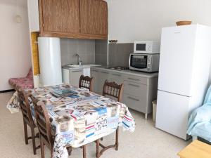 T2 Climatisé, 2 Cours, Proche Plage, Parking Privé, 5 Pers., Animaux Acceptés - FR-1-797-58