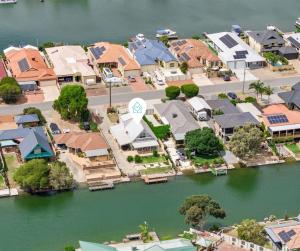 Canal viewPrivate JettyFamily-Pet Friendly