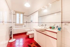 The Green Pianos House