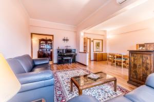 The Green Pianos House