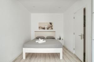 Sunny Flat w Jacuzzi & Balconies by Host Wise