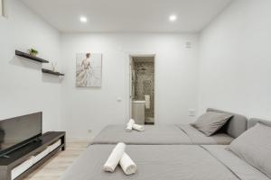 Sunny Flat w Jacuzzi & Balconies by Host Wise