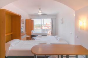 WELCS ESTUDIO 249 EMP con piscina y vistas al mar