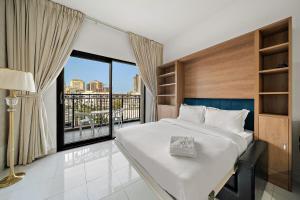 FIRST CLASS Studio Elegant Escape, Cozy Luxe