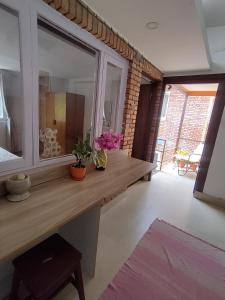 Susies Sanepa Studio