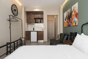 Aristotle Spot, City View Apartment by BiNoBi!