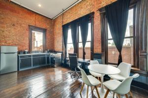 Explore Downtown Marshall Historic Studio Getaway