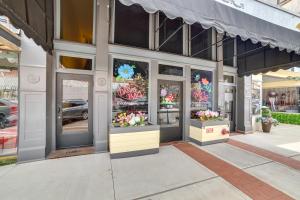 Explore Downtown Marshall Historic Studio Getaway