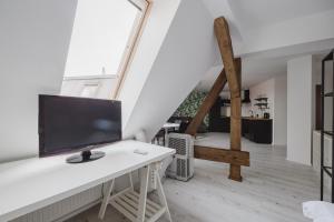 Piaskowa Sunny Roof Studio by BookingHost