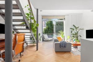 Loft Botanica Scandi-inspired & City Convenience