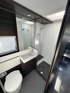 Ferienhäuser Insel Usedom - Luxuswohnwagen 4 mit Whirlpool direkt am Achterwasser