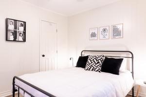 Artists Bungalow - 12 mi from Covington Square