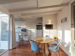 Bungalow in Sint Maartenszee near the Beach