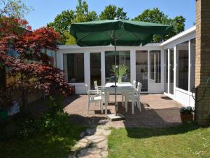 Bungalow in Sint Maartenszee near the Beach