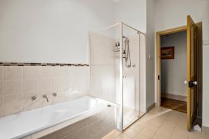 Idyllic, peaceful and historical cottage minutes from Bendigos CBD