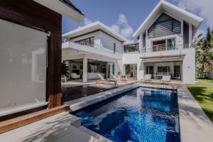 Mont Choisy Le Parc, 4 Bedroom Private Villa Claire with Pool