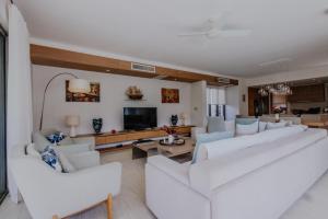 Mont Choisy Le Parc, 4 Bedroom Private Villa Claire with Pool