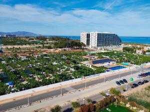 2BR flat 5 mins from sandy beach