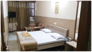 A Premium Hotel HIL-ROZ Near Golden Temple Amritsar - Offers Spacious & Air Conditioned Rooms With Lift And Wi-fi Facility - A Premium Hotel In Amritsar