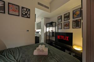 Elite Escapes - Boy Girl Apartment Edition