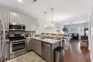 Residence 102N At The Sandcastle Condominiums