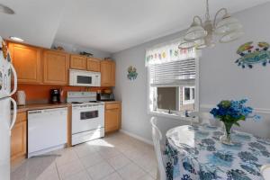 7203 Atlantic Ave, Unit 208