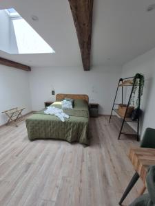 B&B / Chambres d'hotes Chambres d-hotes LA GRANGE DU PA de LA GROLLE : photos des chambres
