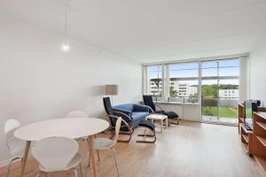 Bright and Inviting Apartment with Garden View in Viby