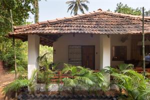 Luxury Studio steps from Turtle Beach