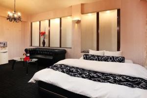 HOTEL the ROOMS - Couples Hotel