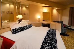 HOTEL the ROOMS - Couples Hotel