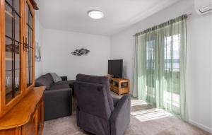 Stunning Apartment In Klenovica