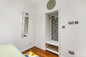 2BR London Basement Flat 13 min walk to Edgware Road & 6mins walk to Marble Arch Station, free Wi-Fi