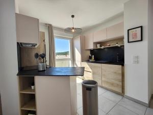 2 bedrooms apartment Sea View Pool WiFi Parking CLIM