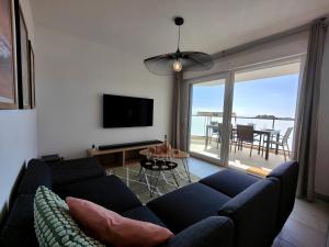 2 bedrooms apartment Sea View Pool WiFi Parking CLIM