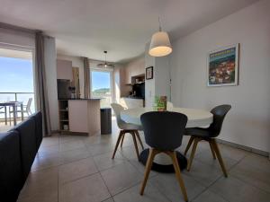 2 bedrooms apartment Sea View Pool WiFi Parking CLIM