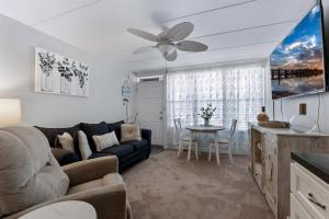 Sun, Sand &Poolside Fun! Beautiful 1BR Beach Condo