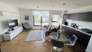 2-Bed Apt Sleeps 7 5 mins to Camden Market