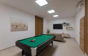 Nice Home In Slivno Ravno With Sauna