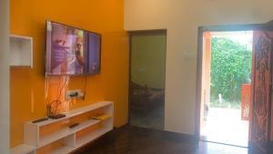 Royal Peters Holiday Homes, Main Falls, Coutralam