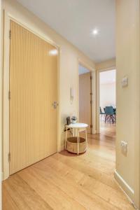 1 Bed & 1 Bath next to Vauxhall Station in Zone 1