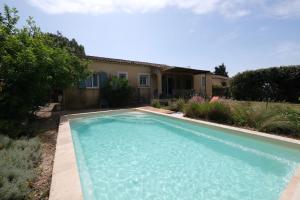 Maisons de vacances LS1-452 -Air-conditioned house with pool Mouries Alpilles : photos des chambres