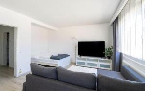 Charming Long-Term Belvedere Apartment