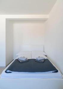 Charming Long-Term Belvedere Apartment