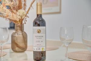 La Pequeña Gran Casa by Clabao